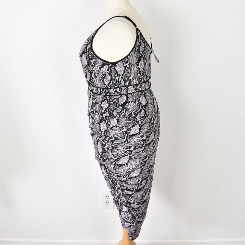 Torrid Mauve Pink Snakeskin Print Studio Knit Ruched Bodycon Dress NEW - 2 - Picture 5 of 10